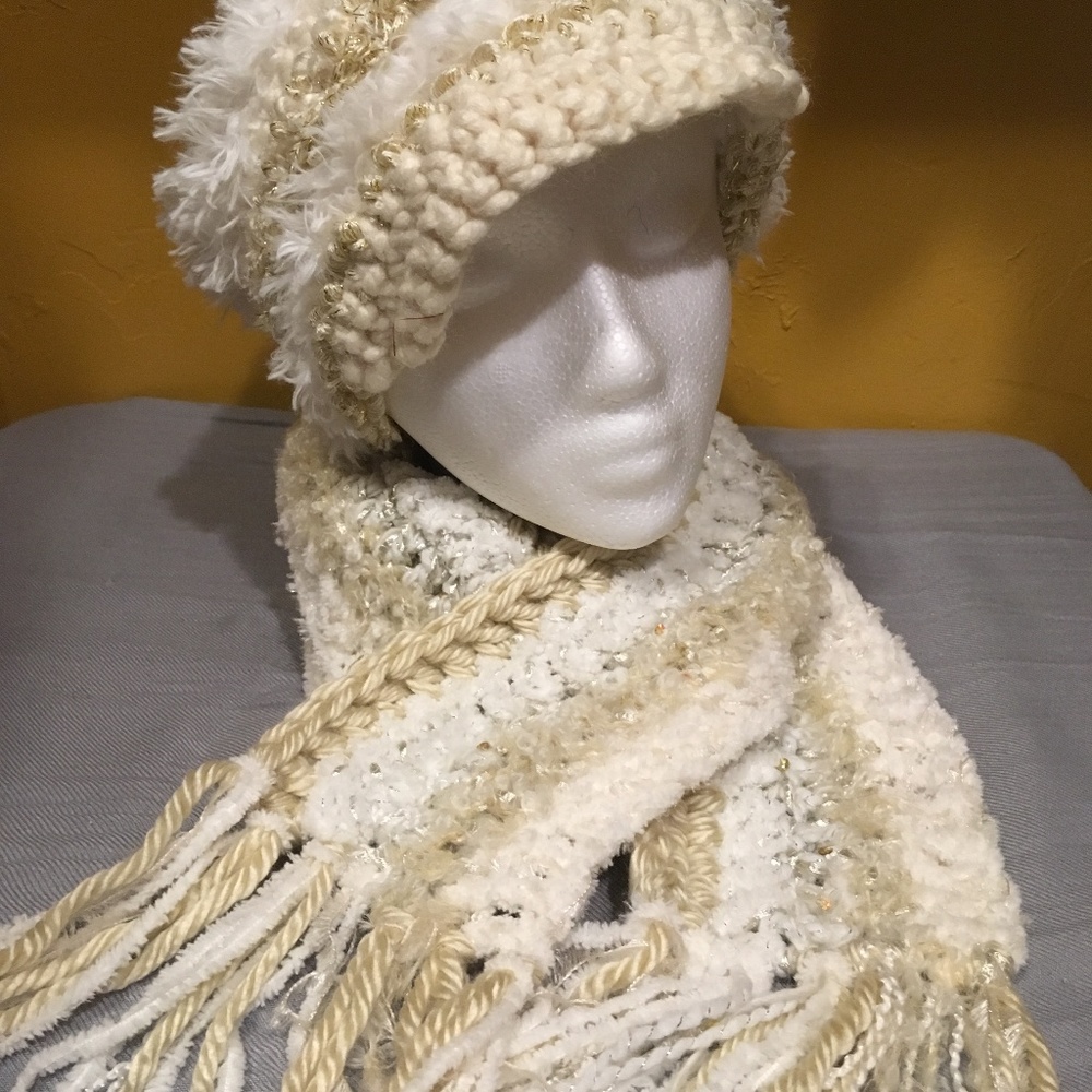 hat/scarf/mitten set
